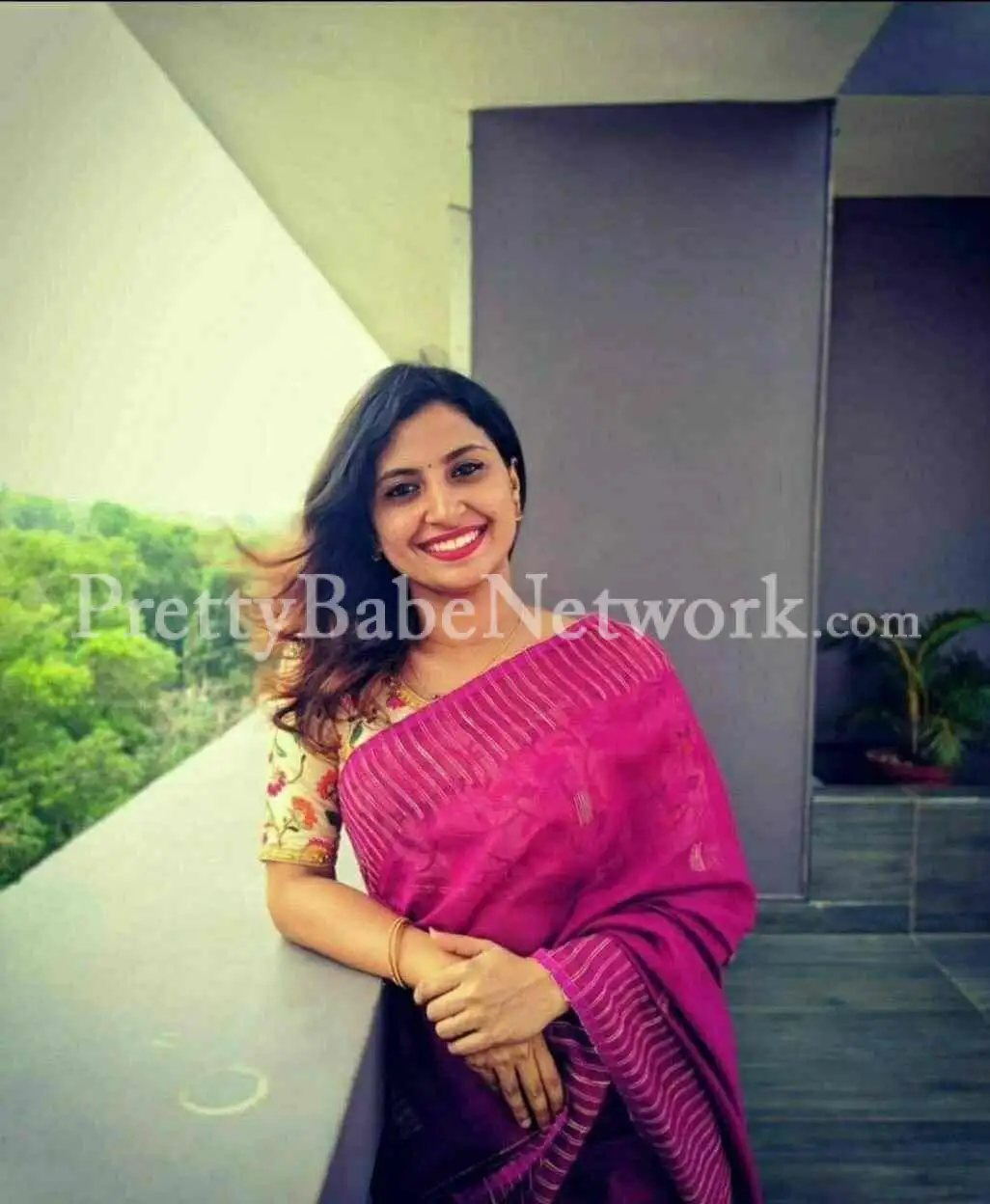 Shanti Bhabhi—An Educated Housewife Escort for Sex Meetings in Noida Sector 56